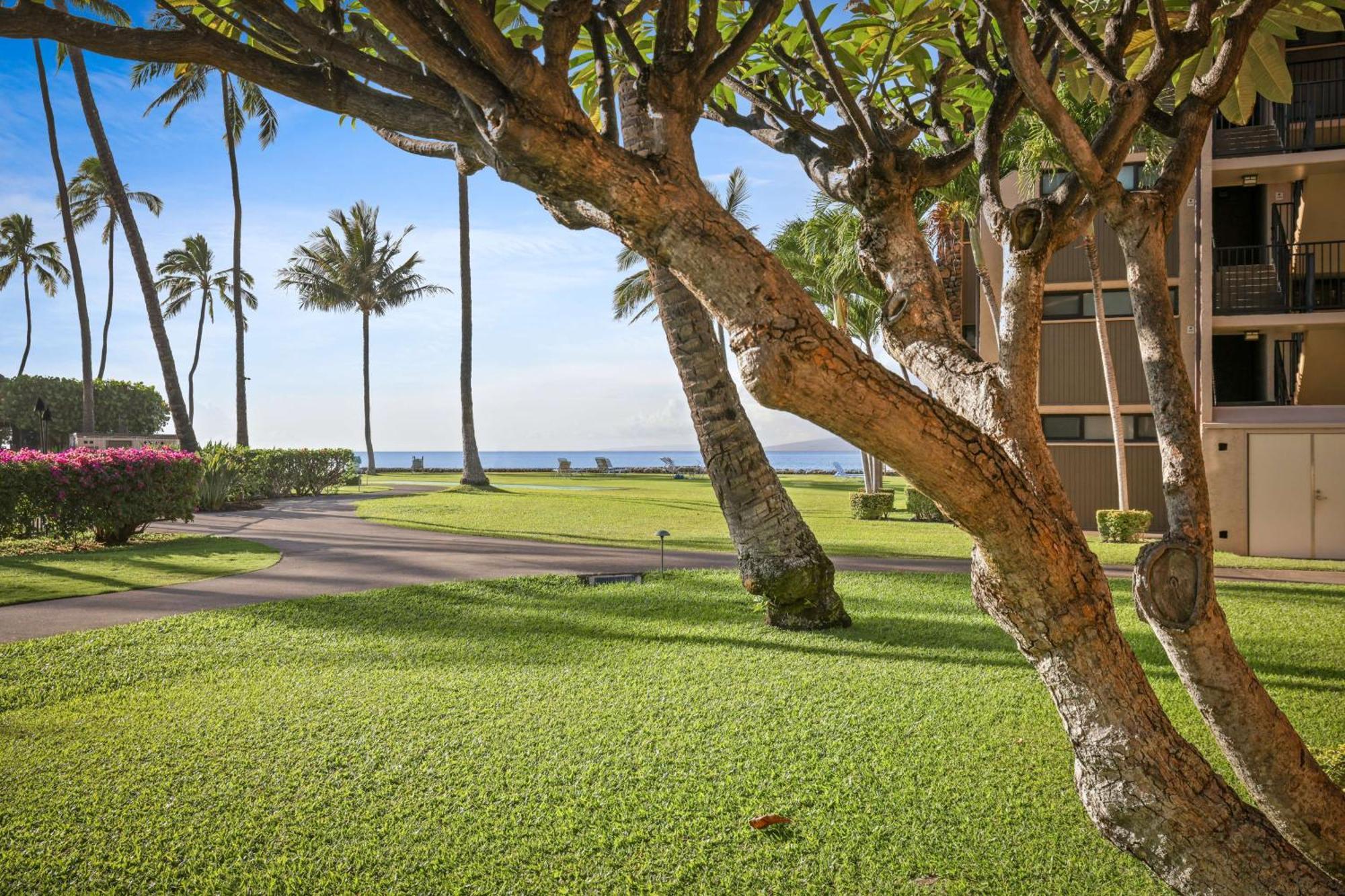 Aston At Papakea Resort Лахайна Экстерьер фото